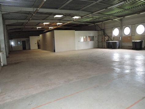 Location entrepôts 600 m² non divisibles