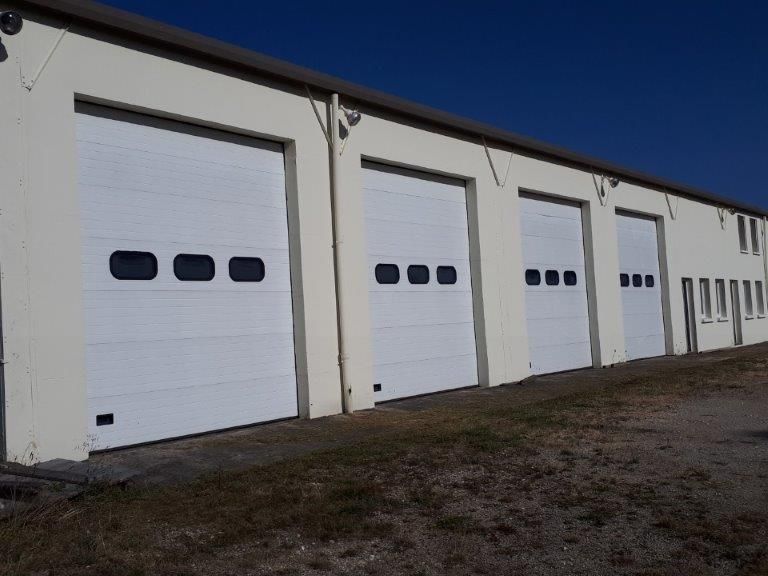 Location entrepôts 770 m² non divisibles