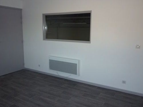 Location entrepôts 770 m² non divisibles