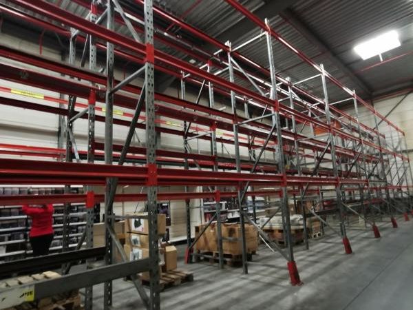 Location entrepôts 685 m² non divisibles