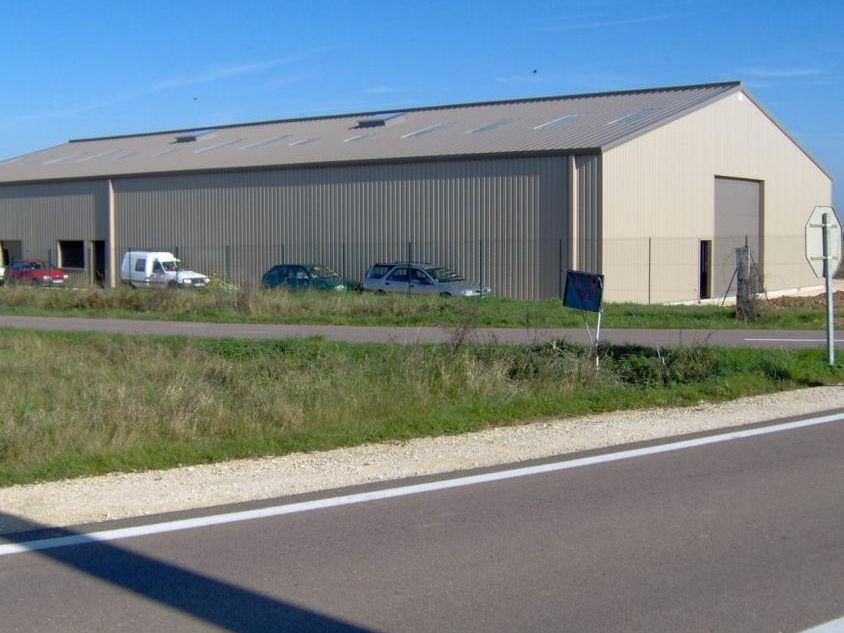 Location entrepôts 923 m² non divisibles