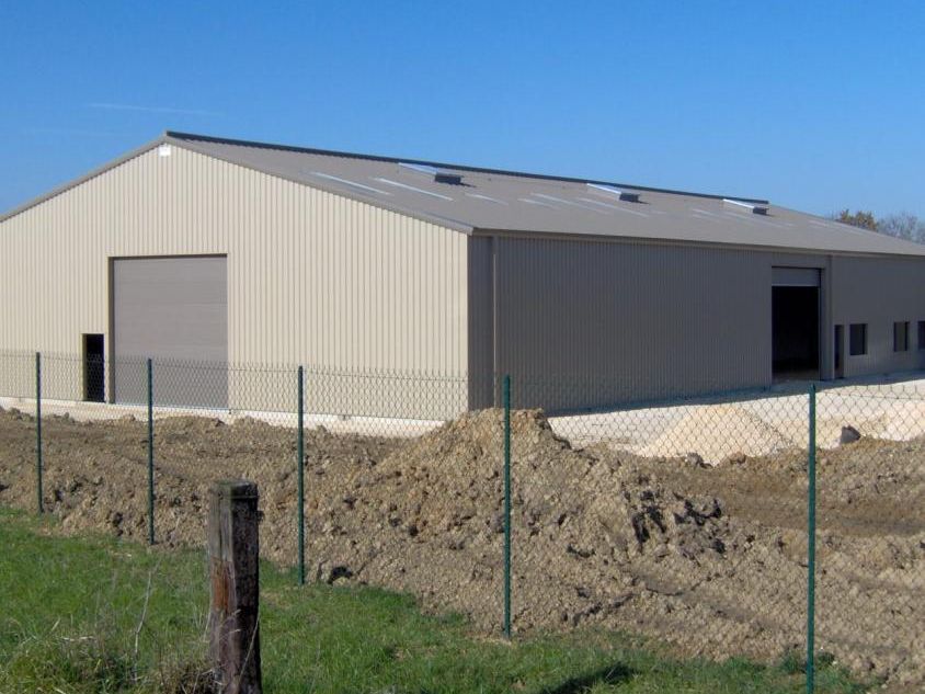 Location entrepôts 923 m² non divisibles