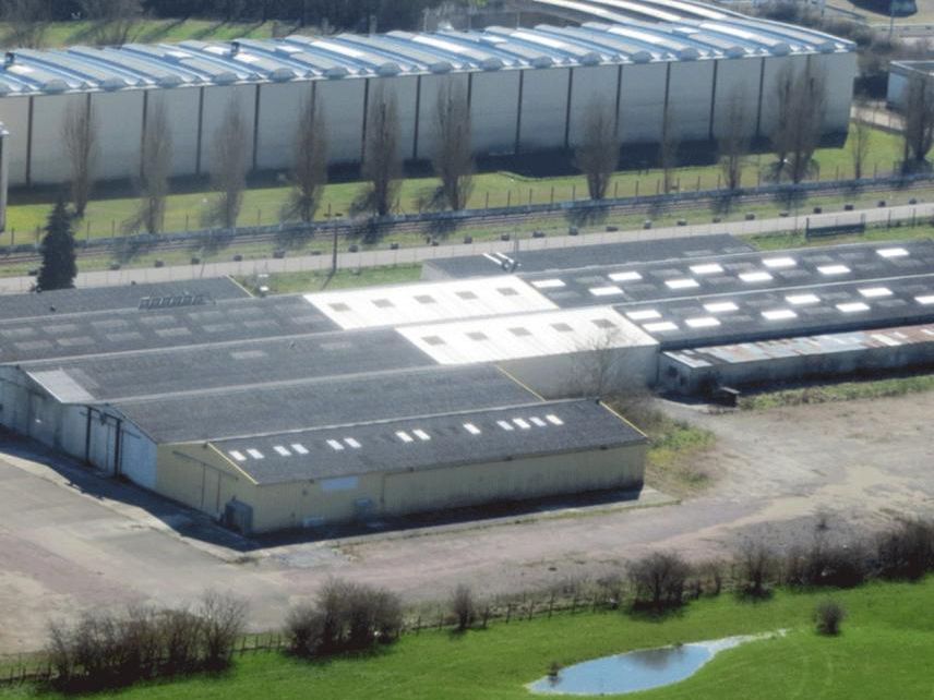 Vente entrepôts 5600 m² divisibles à partir de 2225 m²