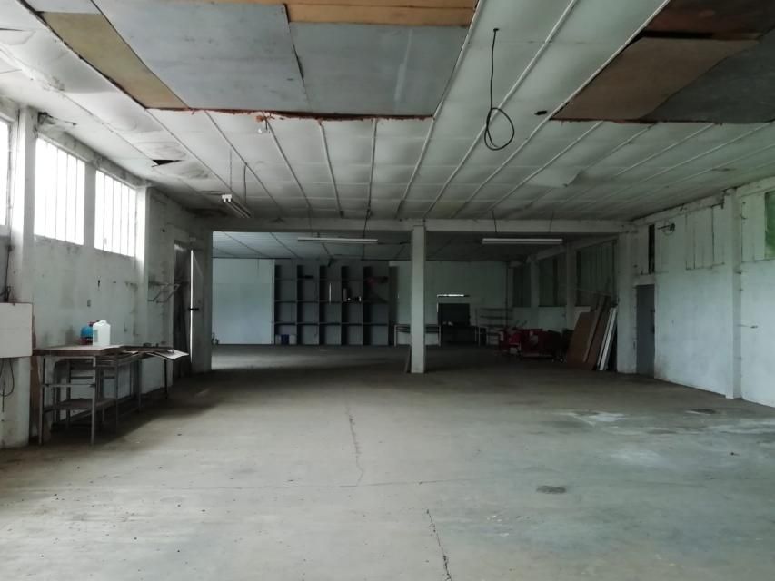 Location entrepôts 800 m² non divisibles