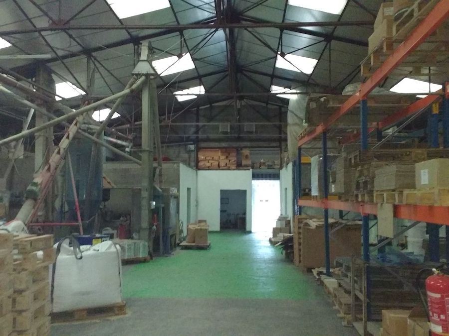 Location entrepôts 1000 m² non divisibles