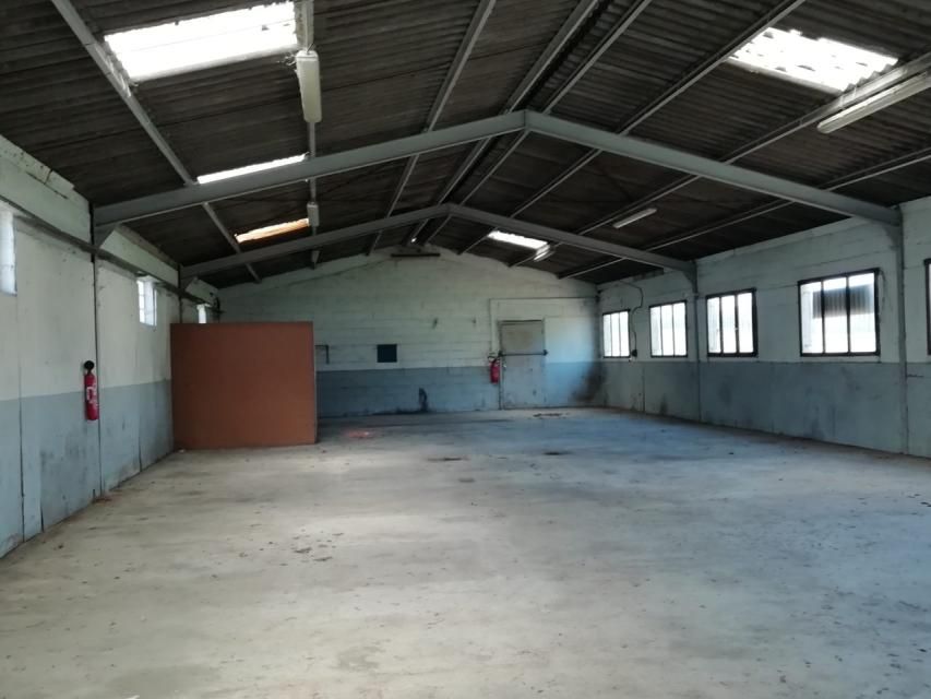 Location entrepôts 240 m² non divisibles