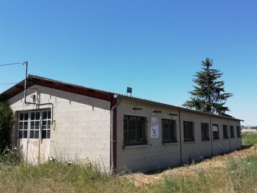 Location entrepôts 240 m² non divisibles