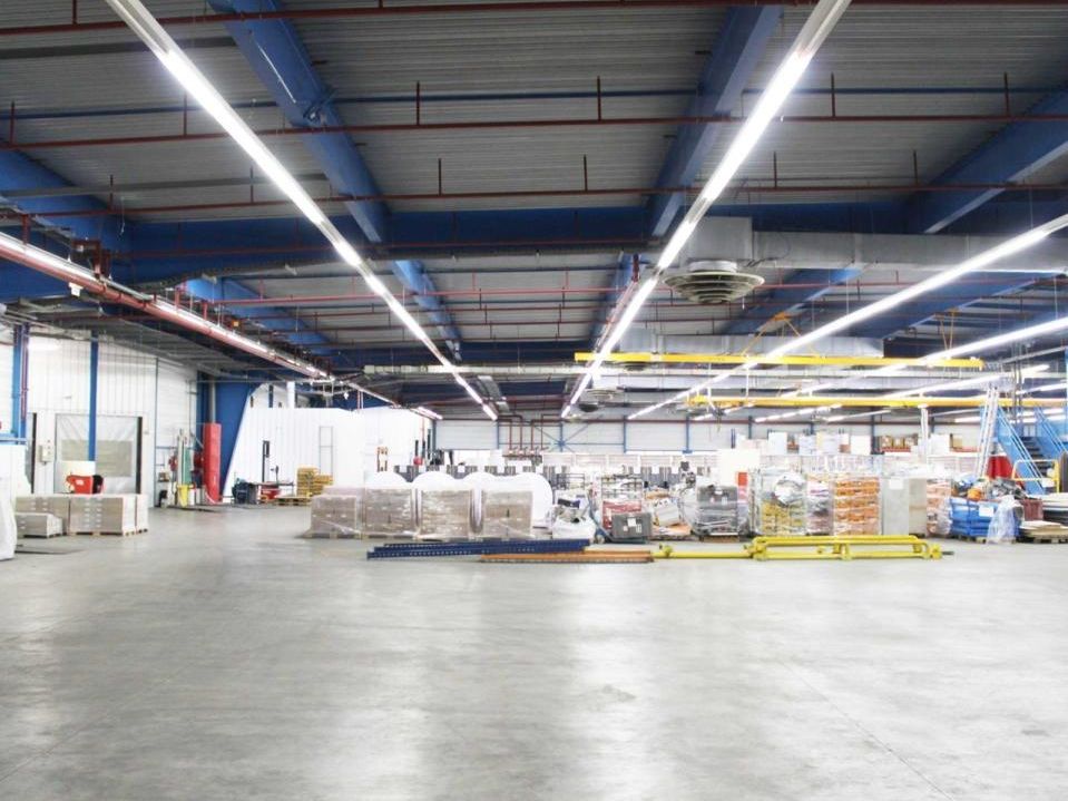 Vente entrepôts 10000 m² non divisibles