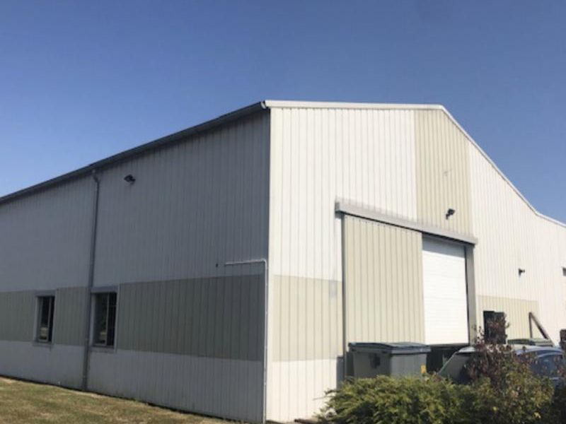 Vente entrepôts 700 m² non divisibles
