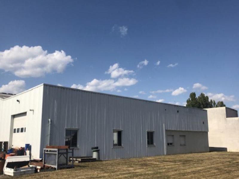Vente entrepôts 700 m² non divisibles