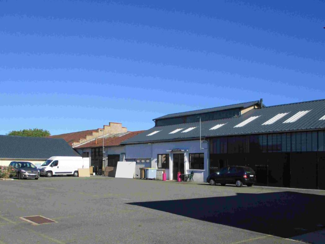 Location entrepôts 650 m² non divisibles