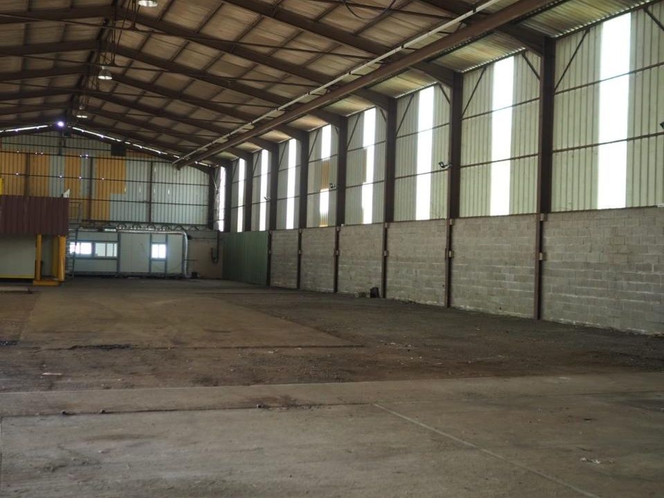 Location entrepôts 1100 m² non divisibles