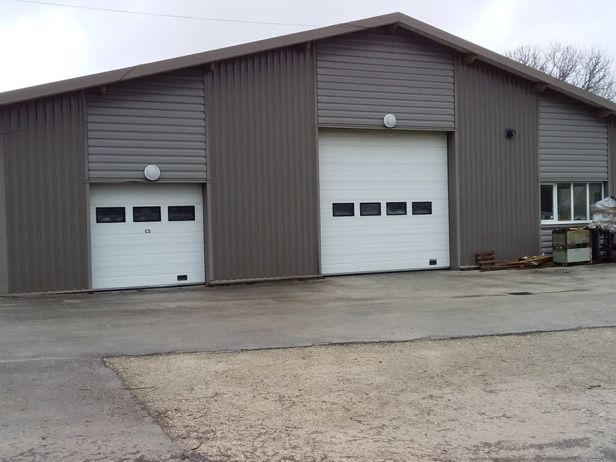 Vente entrepôts 1400 m² non divisibles