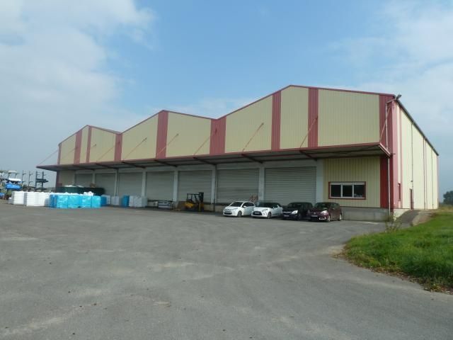 Location entrepôts 2400 m² non divisibles