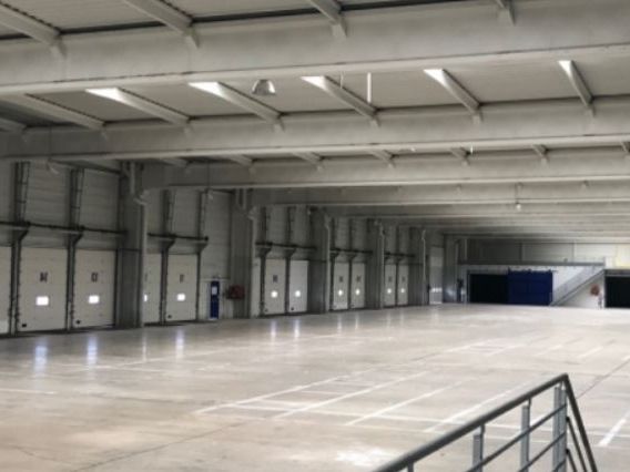Location entrepôts 8899 m² non divisibles