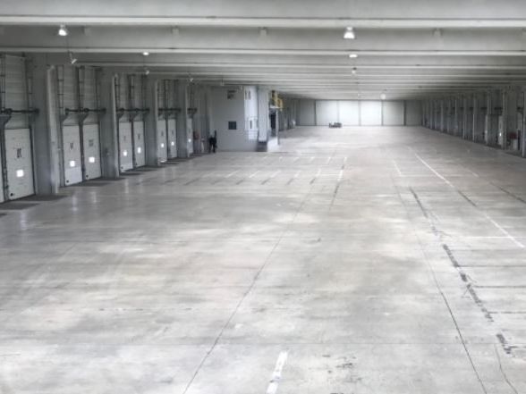 Location entrepôts 8899 m² non divisibles