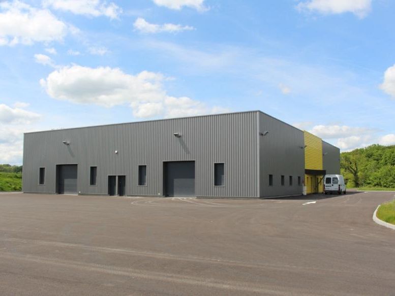 Location entrepôts 600 m² divisibles à partir de 300 m²
