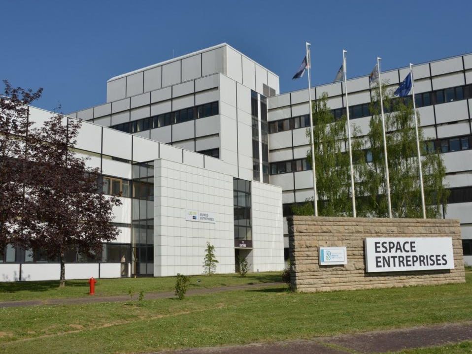 Location entrepôts 5700 m² non divisibles