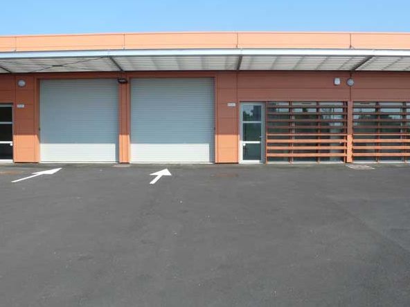Location entrepôts 280 m² non divisibles