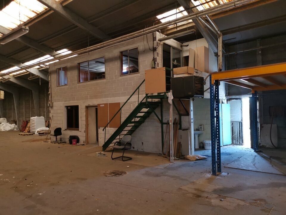 Vente entrepôts 2990 m² non divisibles