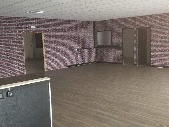 Location entrepôts 300 m² non divisibles