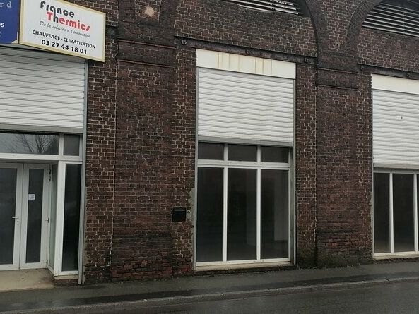 Location entrepôts 300 m² non divisibles