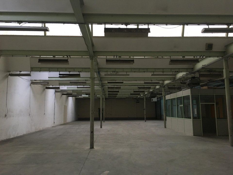 Vente entrepôts 1010 m² non divisibles