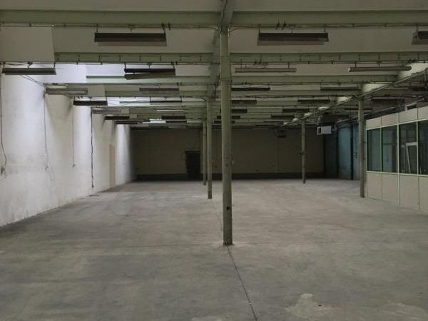 Vente entrepôts 1010 m² non divisibles