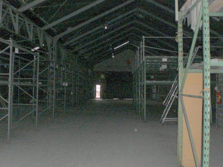 Location entrepôts 2500 m² non divisibles