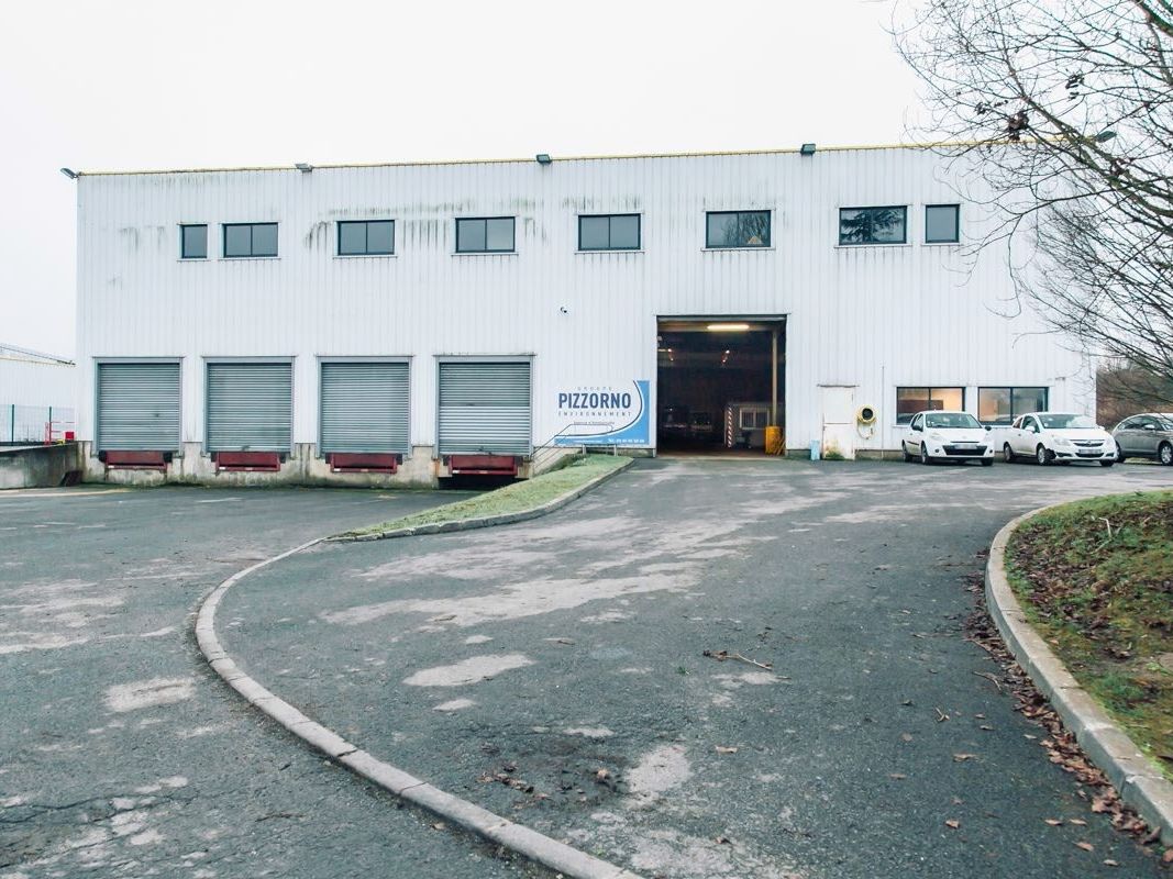 Location entrepôts 1458 m² non divisibles
