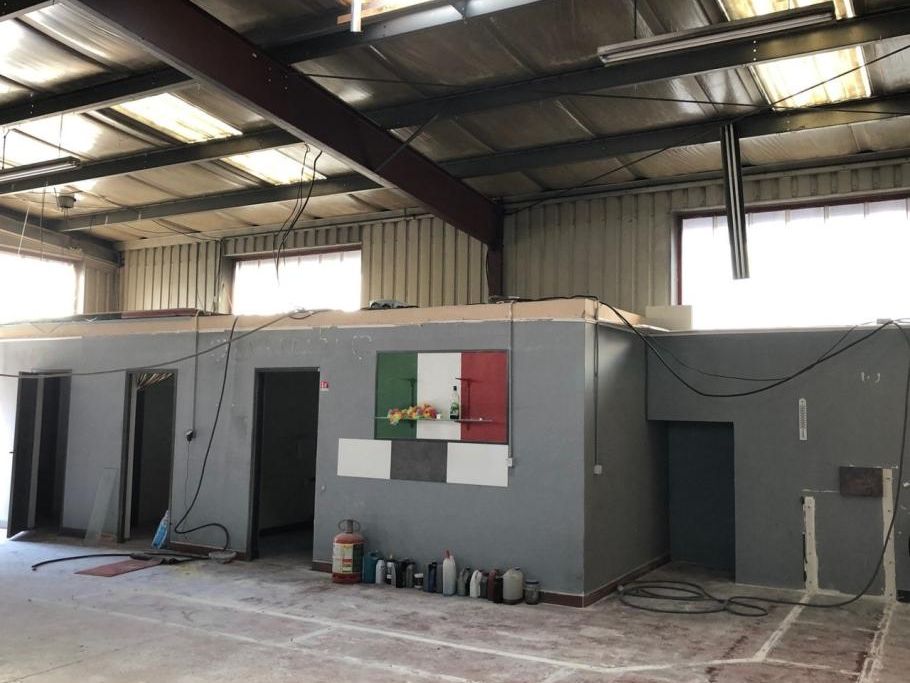 Location entrepôts 210 m² non divisibles