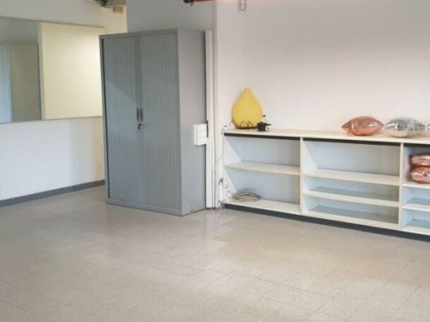 Location entrepôts 570 m² non divisibles