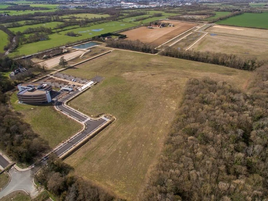 Vente terrain 330000 m² divisibles à partir de 3000 m²