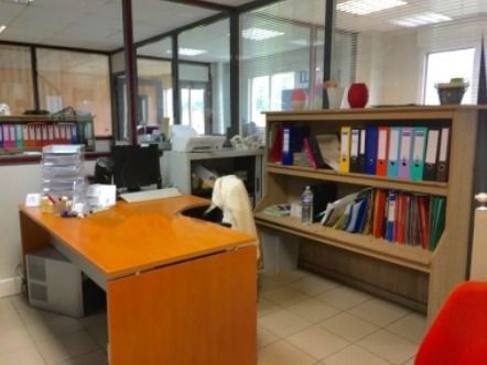 Location entrepôts 880 m² non divisibles