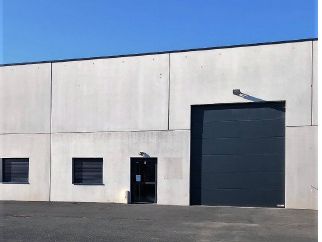Location entrepôts 300 m² non divisibles
