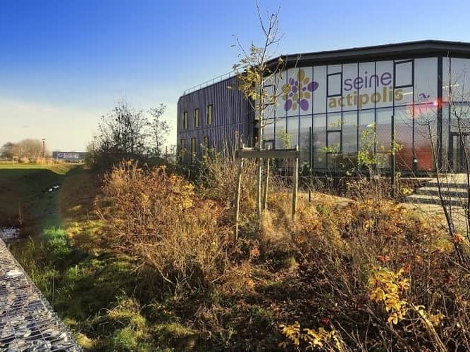 Location entrepôts 300 m² non divisibles