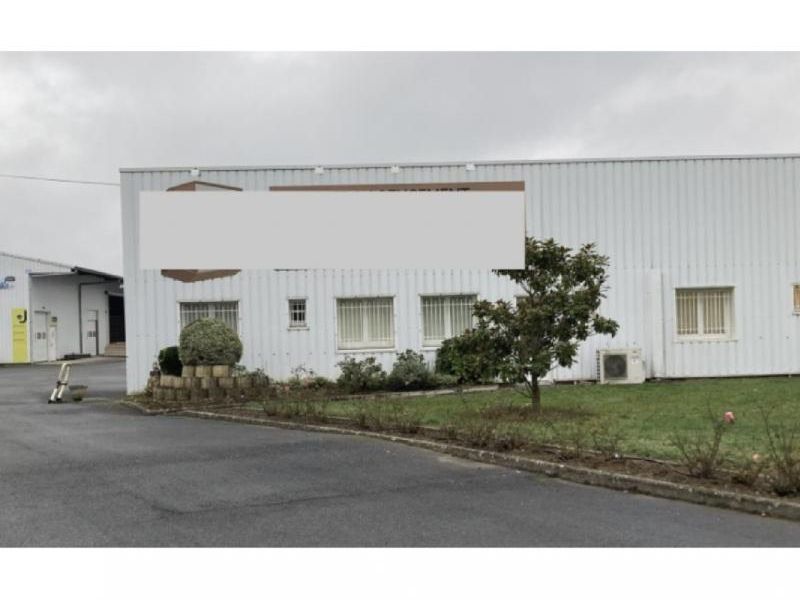 Vente entrepôts 3300 m² non divisibles