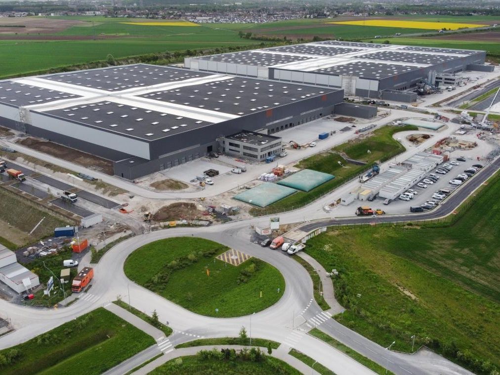 Location entrepôts 12000 m² divisibles à partir de 6000 m²