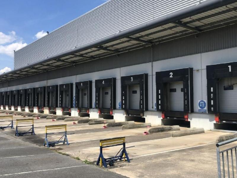 Location entrepôts 30180 m² non divisibles