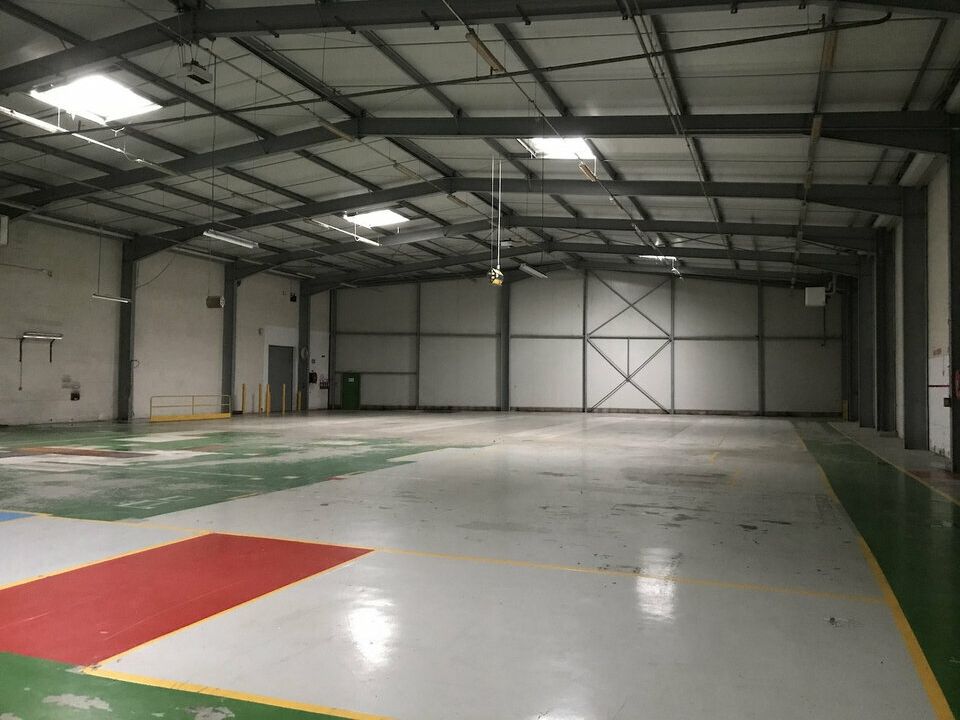 Location entrepôts 4690 m² non divisibles