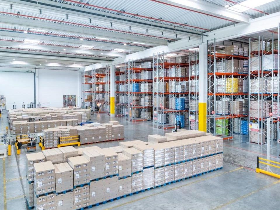 Location entrepôts 12650 m² non divisibles