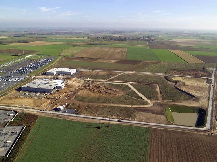 Vente terrain 100000 m² divisibles à partir de 16000 m²