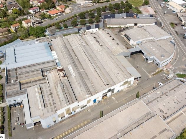 Vente entrepôts 13140 m² non divisibles