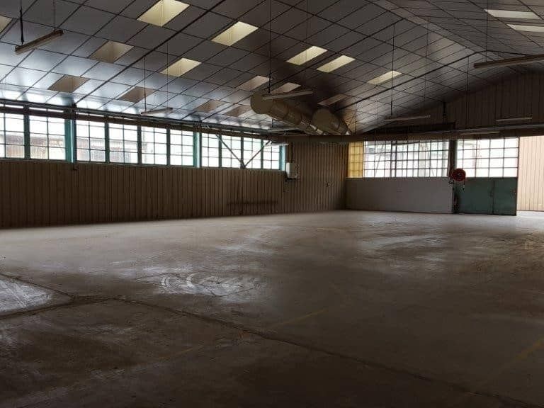 Vente entrepôts 8840 m² non divisibles