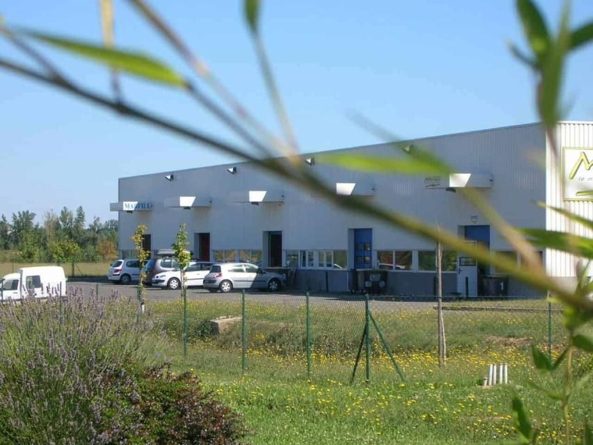 Location entrepôts 250 m² non divisibles