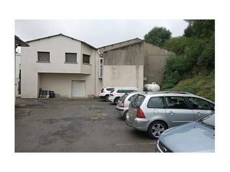Location entrepôts 900 m² non divisibles