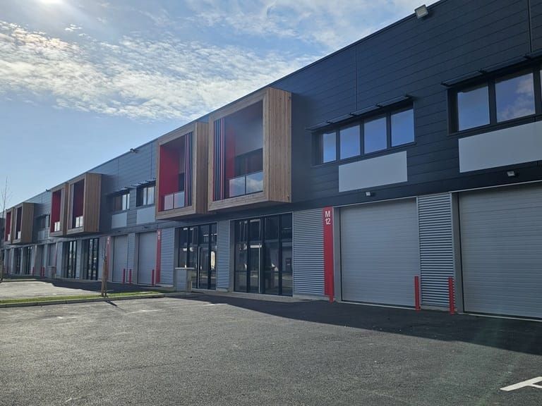 Location entrepôts 380 m² non divisibles
