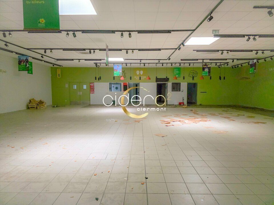 À louer Local commercial 640m² BREZET