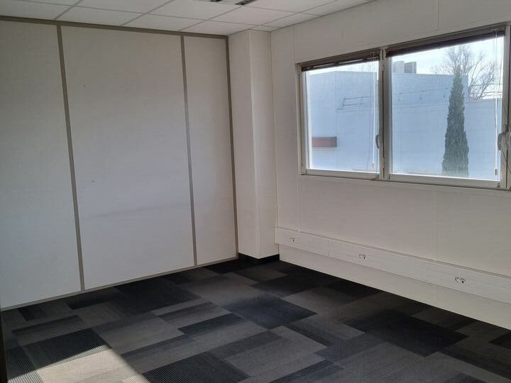 PIERRELATTE - AU COEUR DE LA ZONE INDUSTRIELLE - A LOUER PLATEAU DE BUREAU DE 130 m²