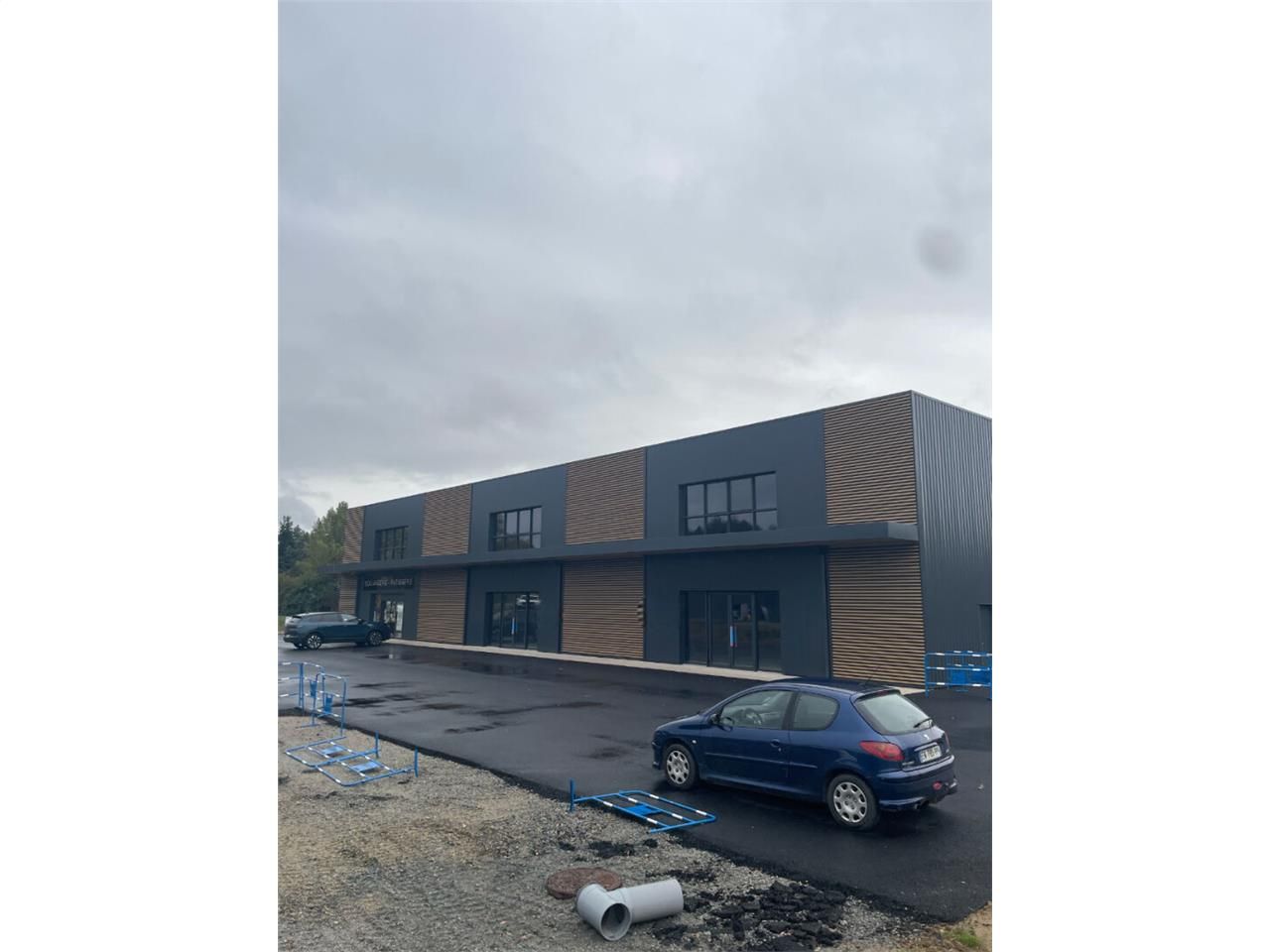 Location local 430.00 m² à VERNEUIL SUR VIENNE